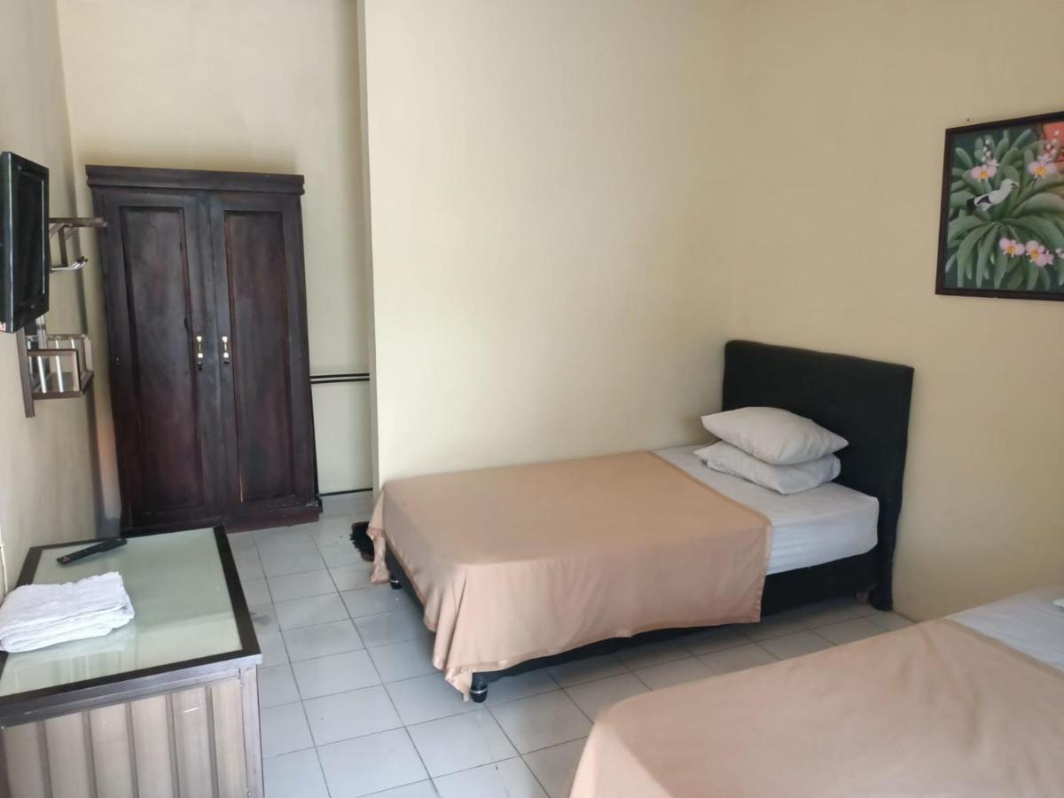 Reddoorz At Hotel Nuansa Ngawi Exterior foto