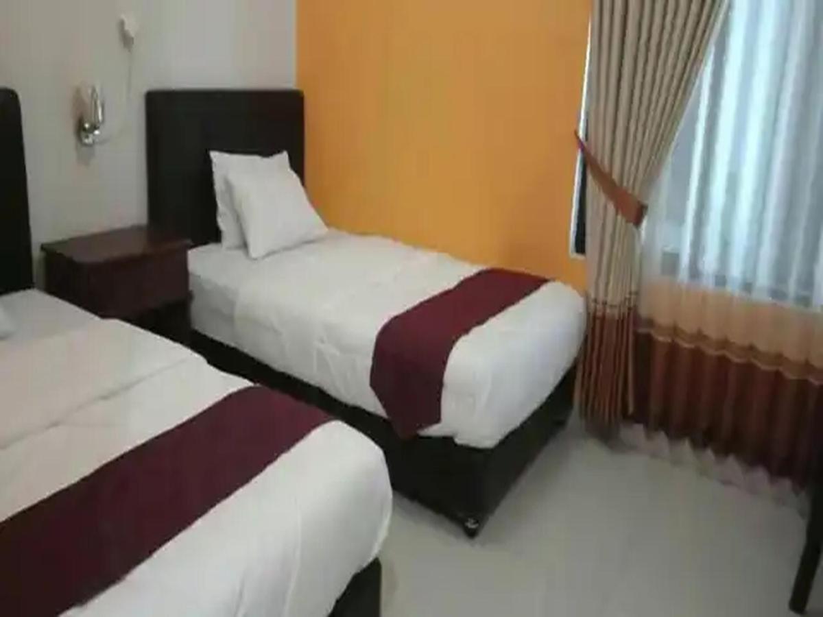 Reddoorz At Hotel Nuansa Ngawi Exterior foto
