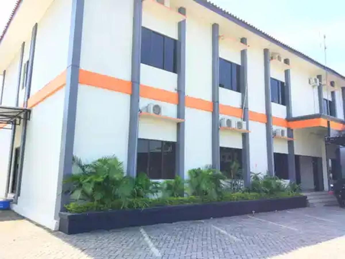 Reddoorz At Hotel Nuansa Ngawi Exterior foto